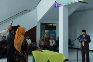 Prosesi pelantikan wakil rektor Uniku.
